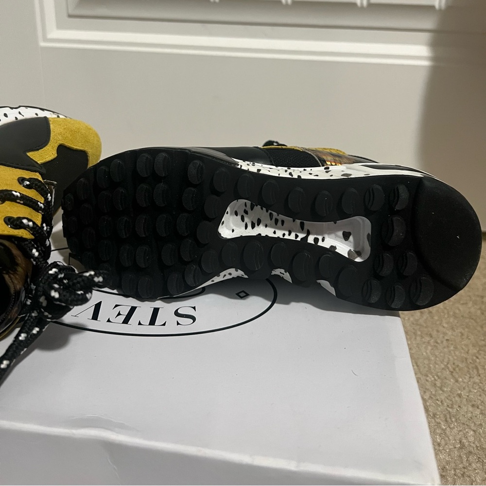 Steve Madden Sneakers - Picture 5 of 6